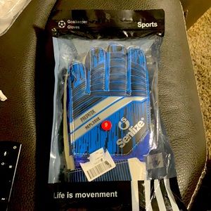 Goalkeeper soccer gloves. Predator soccer gloves size 9